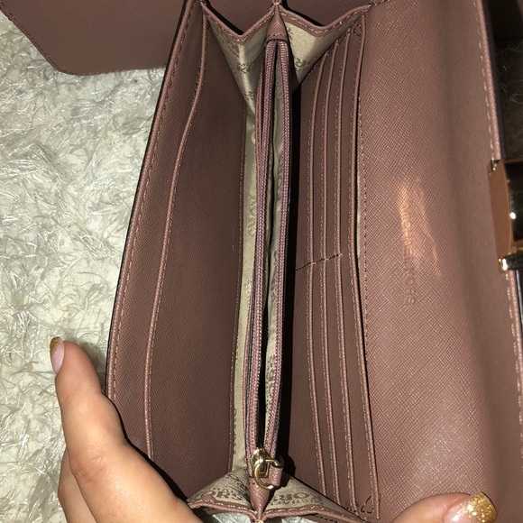 Dusty rose Michael Kors purse & wallet - Picture 7 of 8